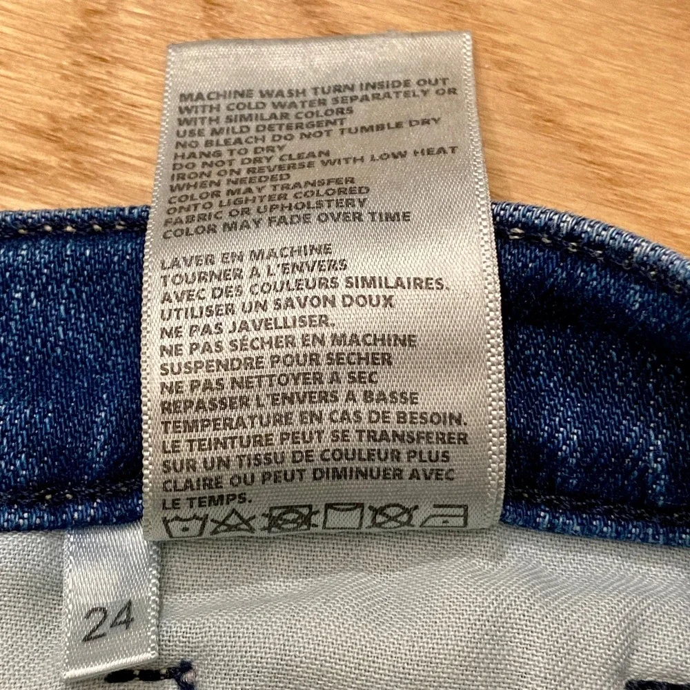 L'AGENCE Sada Cropped Slim Straight Jeans in Toledo Blue 24 French Girl Off Duty